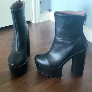 Platform boots, size 6, great used condition